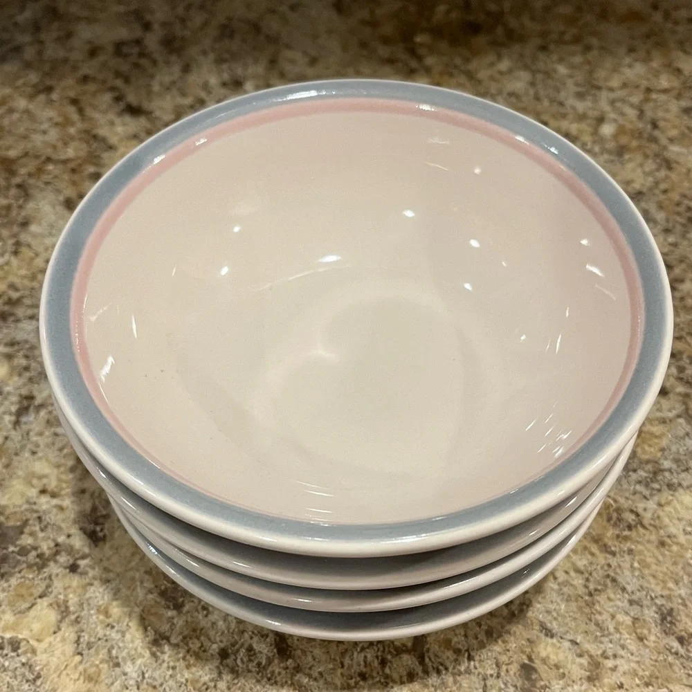 Pfaltzgraff Aura Light Pink 6” Bowls with Pink And Blue Rim Set of 4